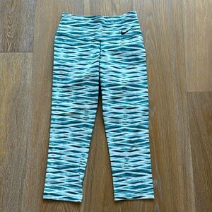 Nike dri-fit geometric print cropped leggings